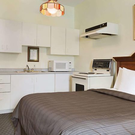Days Inn By Wyndham Toronto East Beaches מראה חיצוני תמונה
