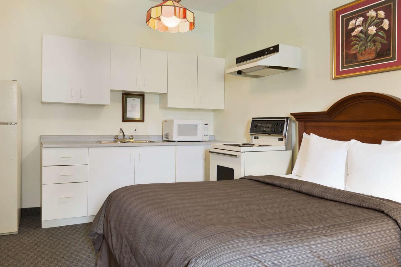 Days Inn By Wyndham Toronto East Beaches מראה חיצוני תמונה