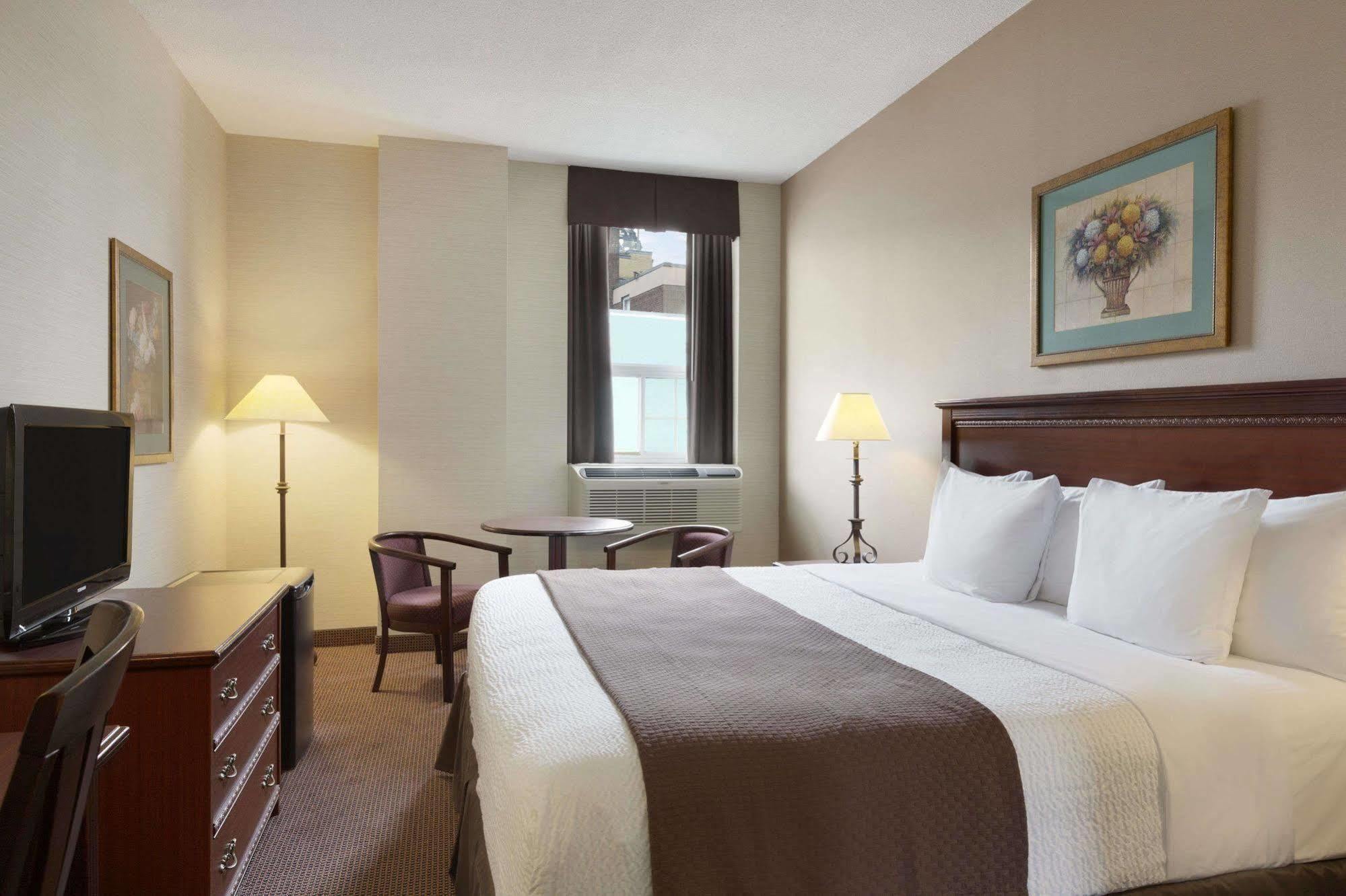 Days Inn By Wyndham Toronto East Beaches מראה חיצוני תמונה