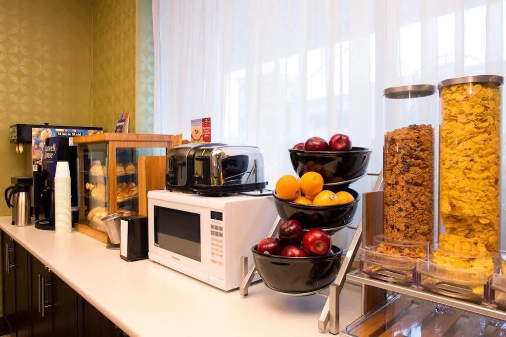 Days Inn By Wyndham Toronto East Beaches מראה חיצוני תמונה