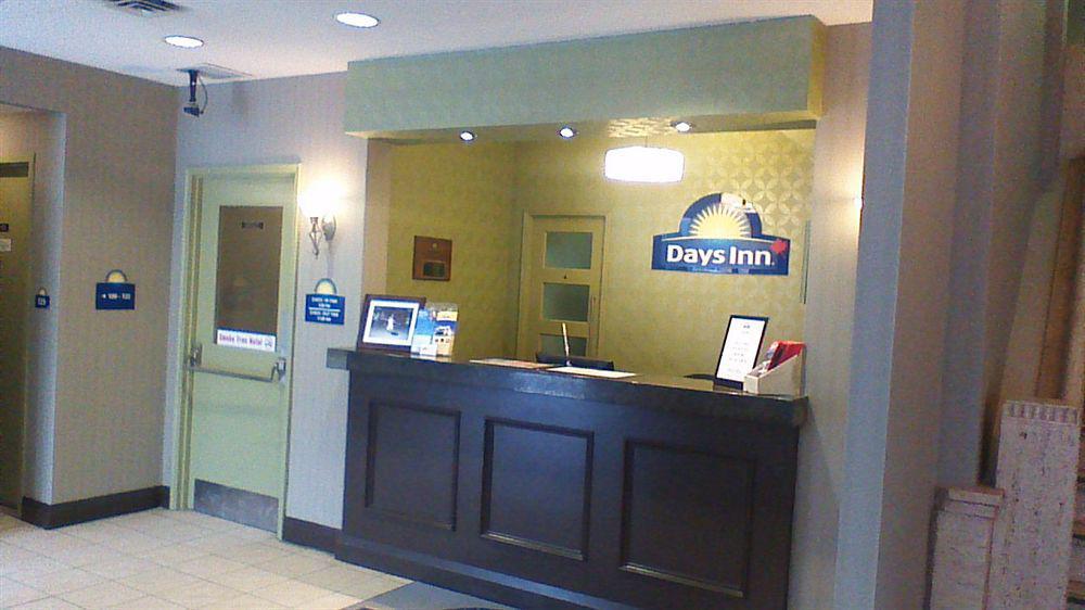 Days Inn By Wyndham Toronto East Beaches מראה חיצוני תמונה